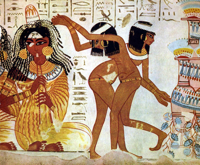 Bailarinas e instrumentista egipcias.