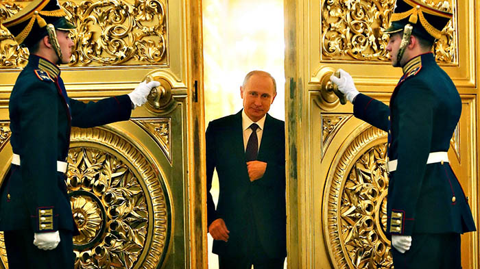 La imagen tiene un atributo ALT vacío; su nombre de archivo es Putin-imperial.jpg
