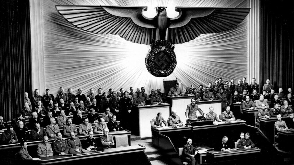 Hitler dando un discurso en el Reichstag, 1941
